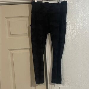 Black Camo High-Waist Leggings capris length